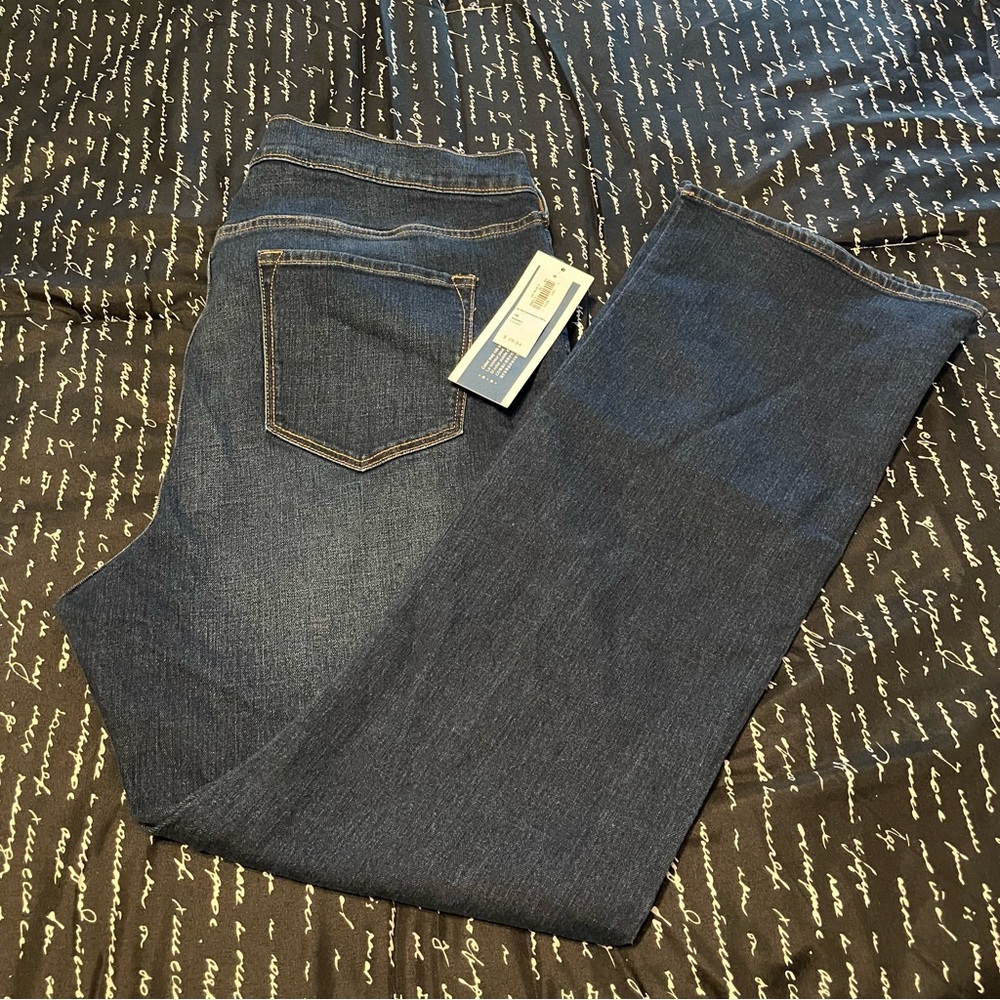 Mid rise boot cut jeans, short length